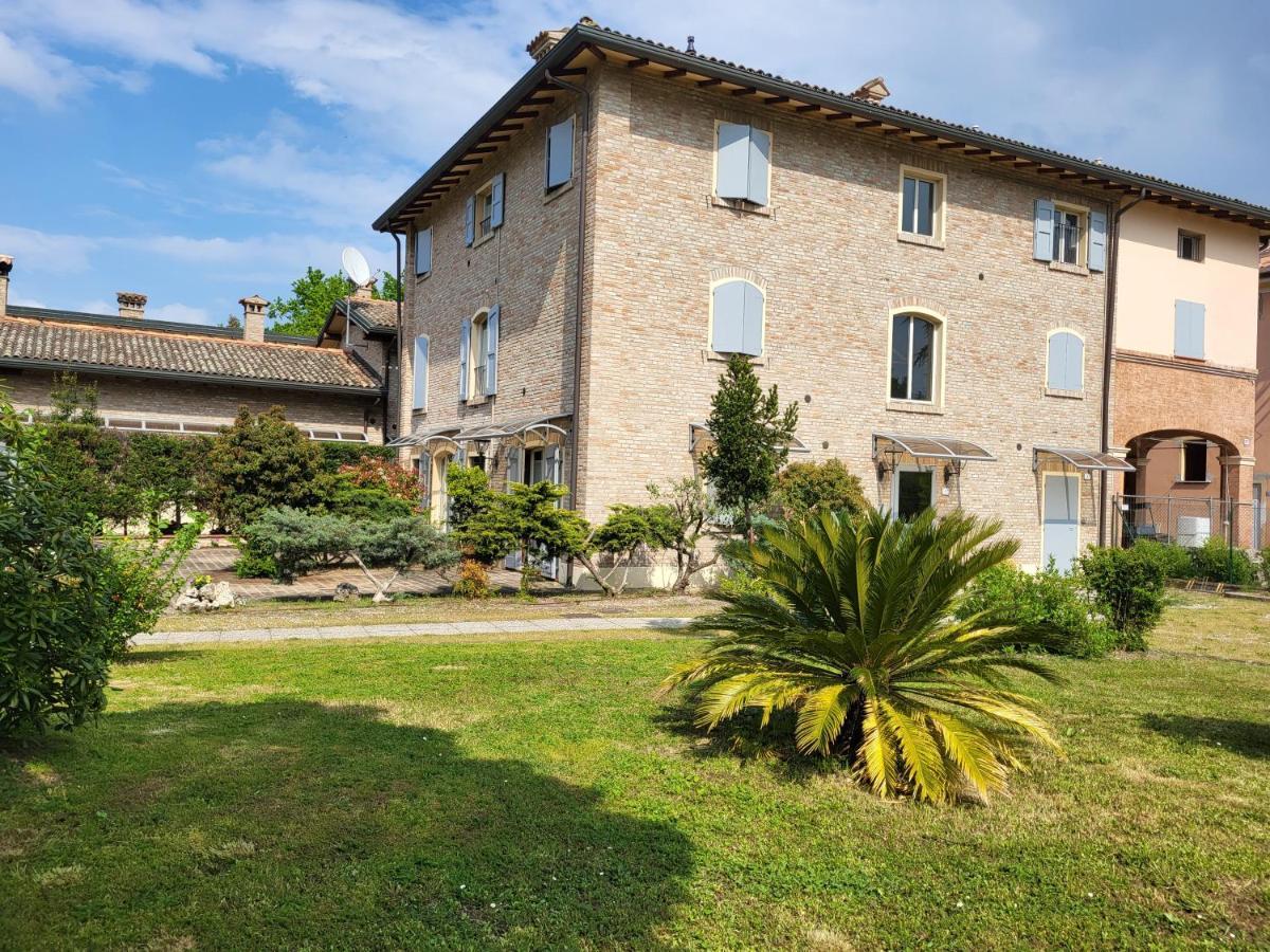 Residence Antico Borgo Modena Exterior photo